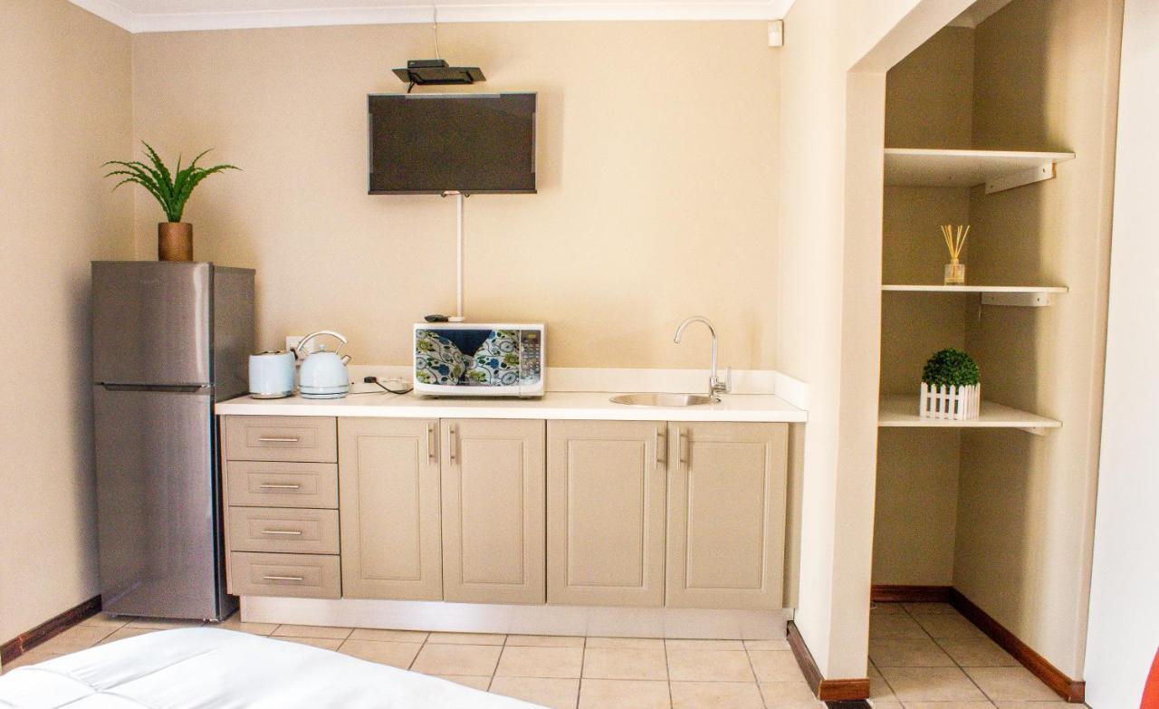 Pro Active Guest House Pretoria-Noord Esterno foto