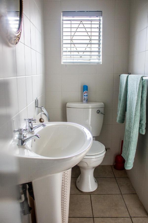 Pro Active Guest House Pretoria-Noord Esterno foto