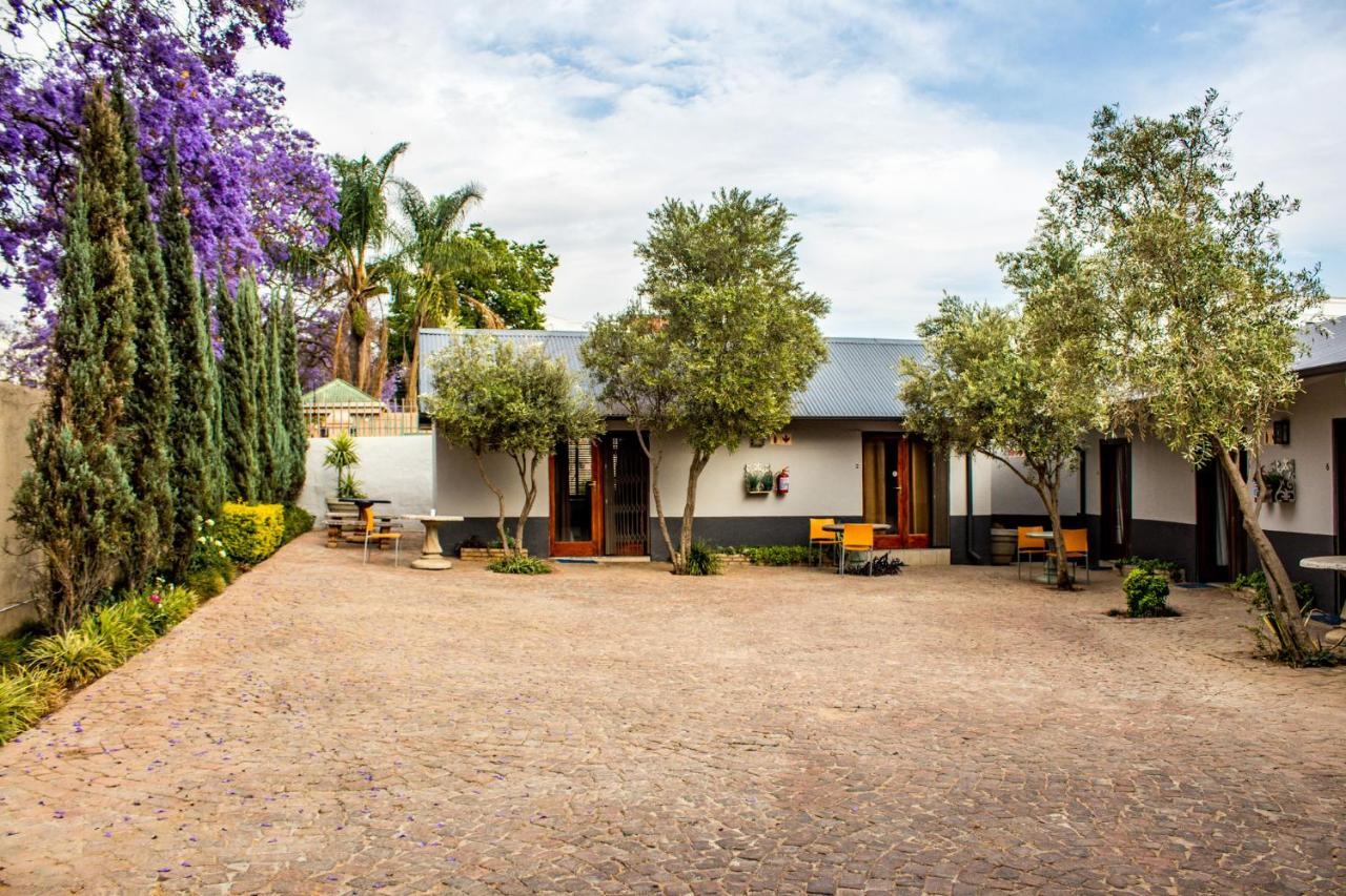 Pro Active Guest House Pretoria-Noord Esterno foto