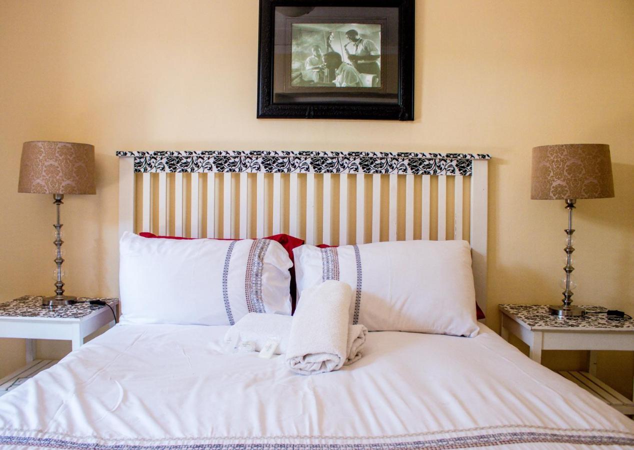 Pro Active Guest House Pretoria-Noord Esterno foto