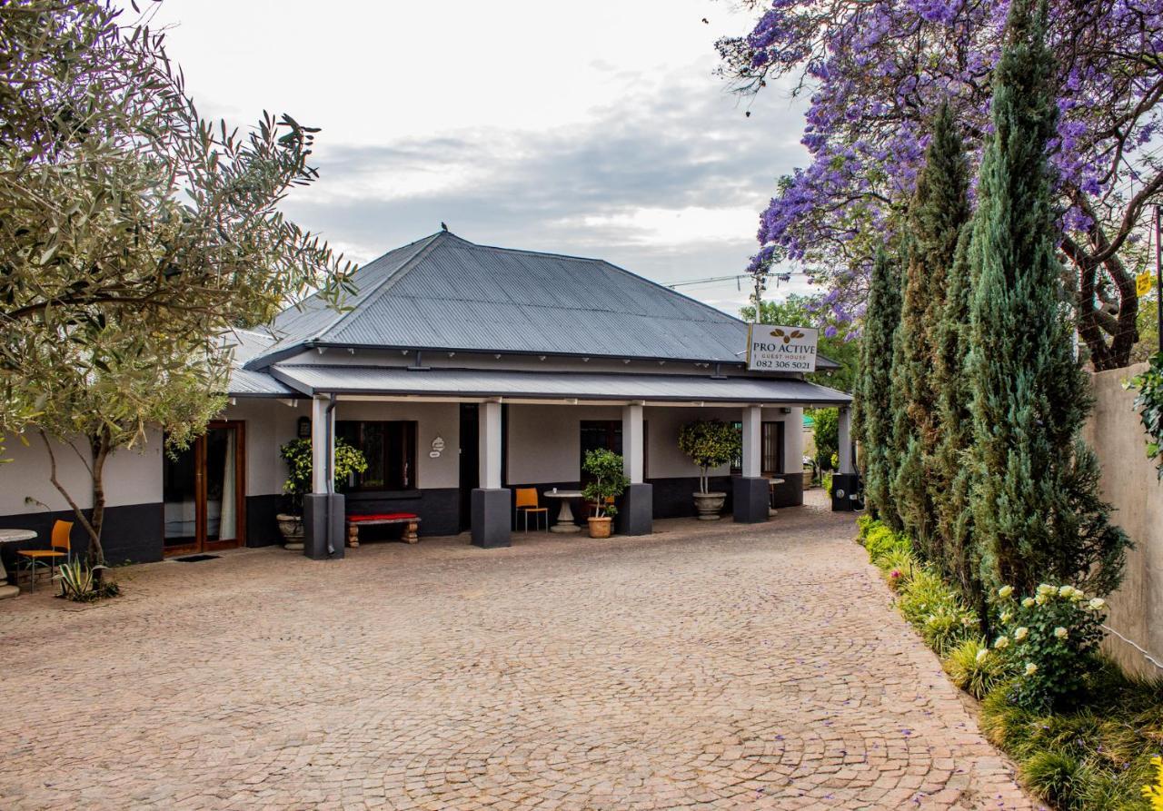 Pro Active Guest House Pretoria-Noord Esterno foto