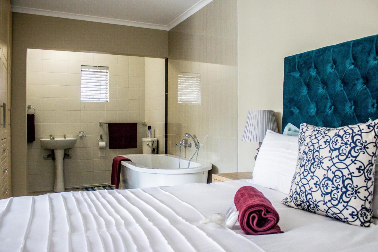 Pro Active Guest House Pretoria-Noord Esterno foto