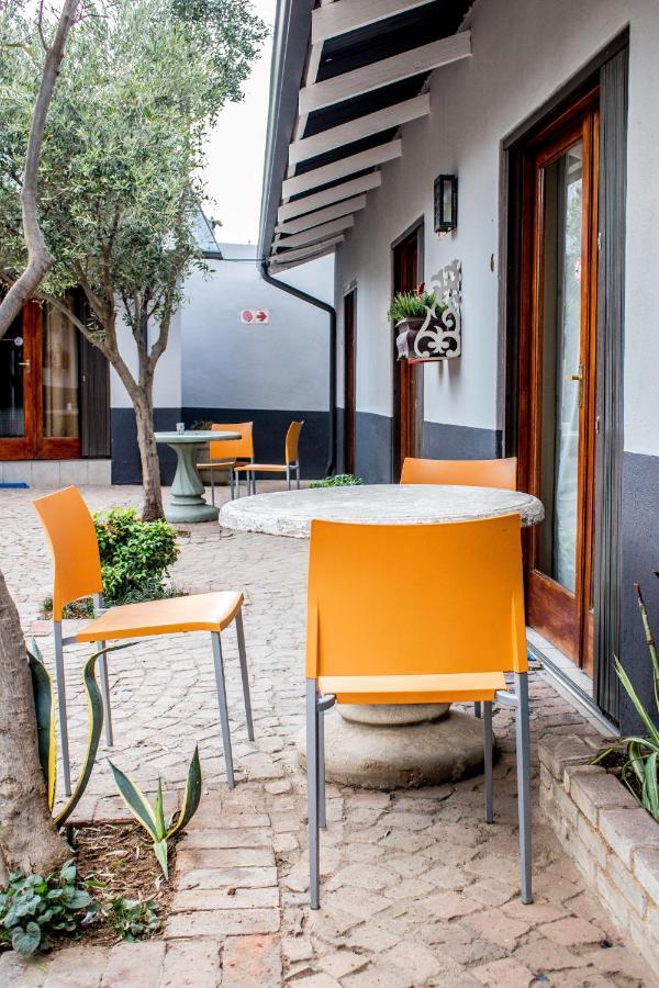 Pro Active Guest House Pretoria-Noord Esterno foto
