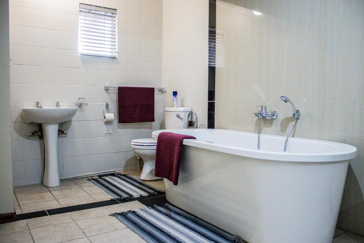 Pro Active Guest House Pretoria-Noord Esterno foto