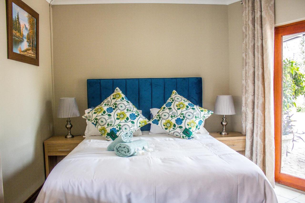 Pro Active Guest House Pretoria-Noord Esterno foto