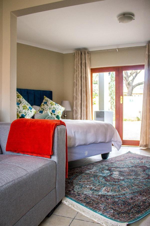 Pro Active Guest House Pretoria-Noord Esterno foto